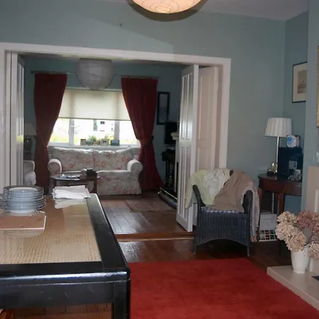 Alojamento de Acomodação e Pequeno-almoço Monkstown Private House Homestay *