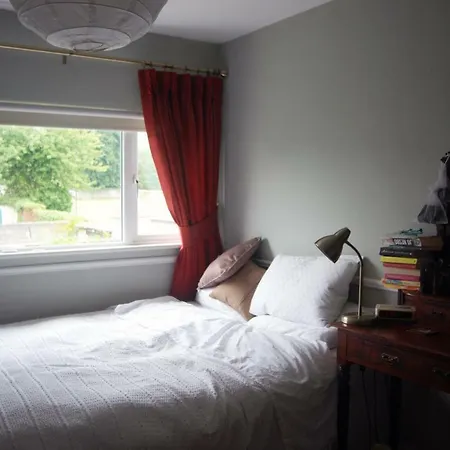 Monkstown Private House Homestay Дун-Лэаре